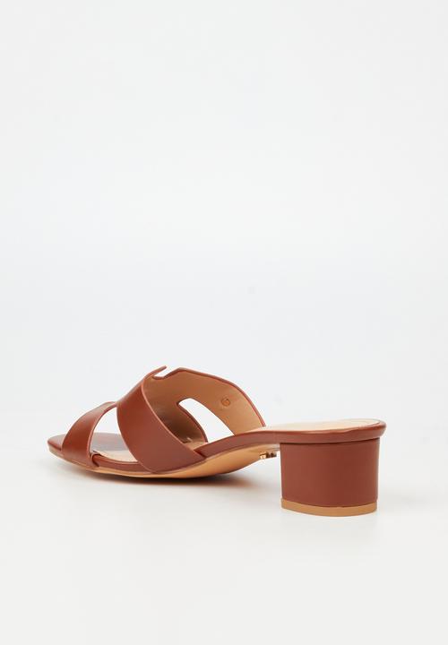 Miss Black - Bina 3 h-cut low block heel - tan