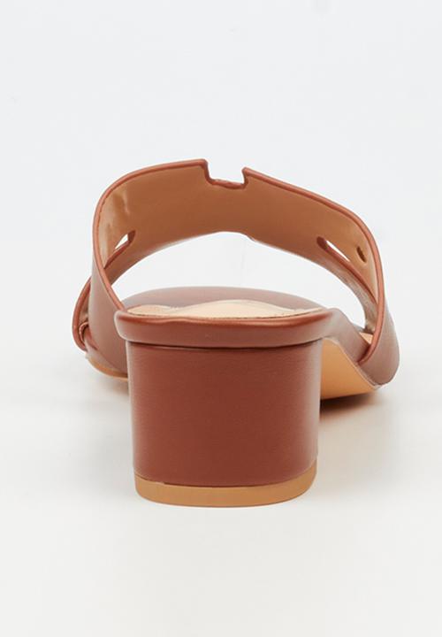 Miss Black - Bina 3 h-cut low block heel - tan