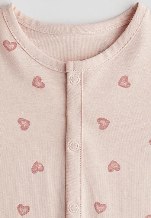 H&M - Patterned sleepsuit - light dusty pink/hearts