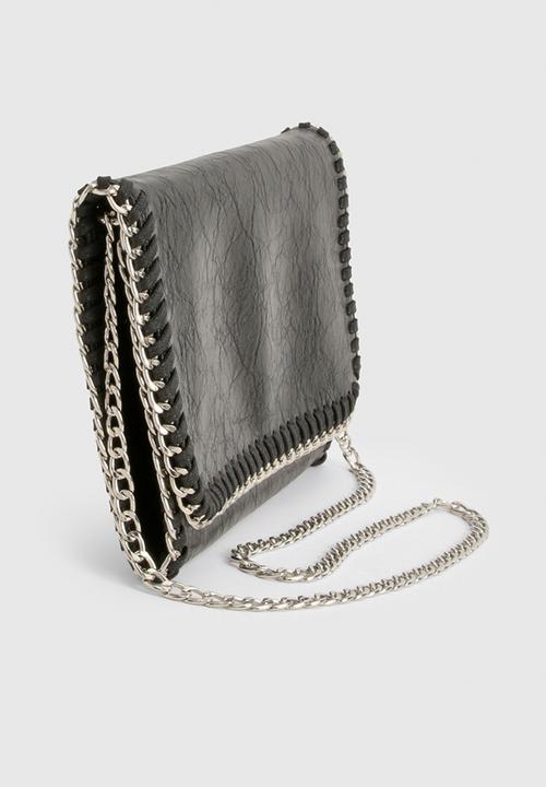 boohoo - Distressed PU Chain Cross Body Bag - Black