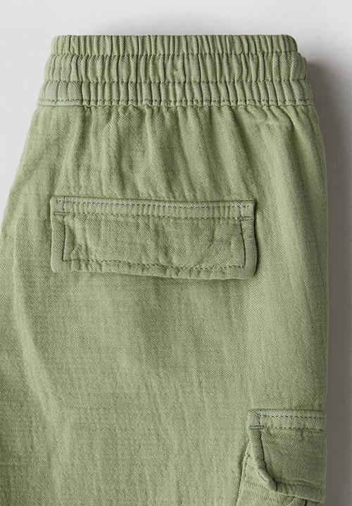 H&M - Cargo shorts - green