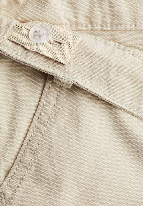 H&M - Carpenter shorts - light beige