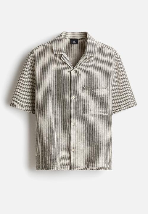 H&M - Regular fit textured resort shirt - beige striped 