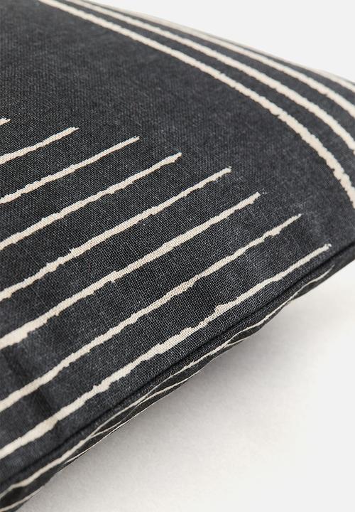 H&M - Patterned cushion cover - dark grey/patterned