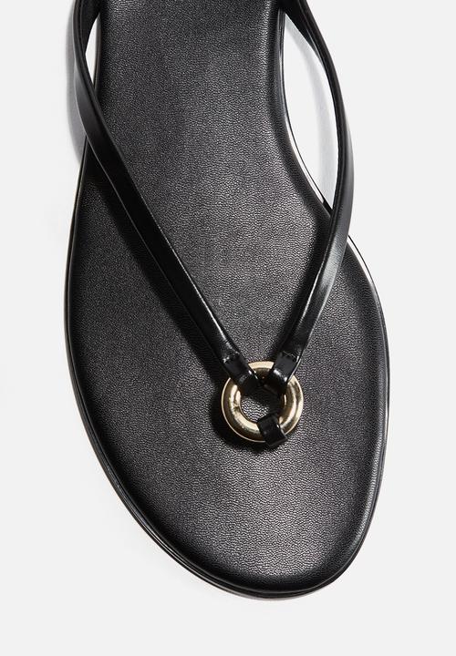 H&M - Ring-detail flip-flops - black