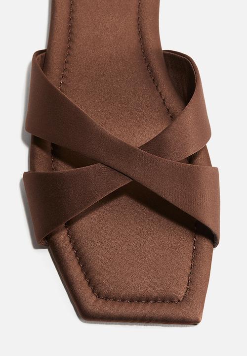 H&M - Crossover-strap sandals - brown