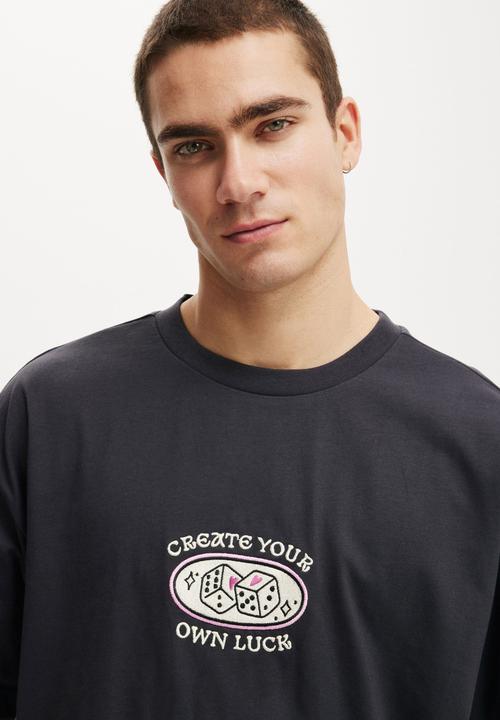 Cotton On - Box Fit Graphic T-shirt - Ink Navy/Own Luck