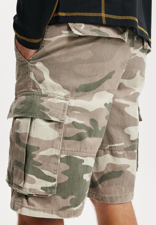 Cotton On - Baggy Cargo Short - Desert Camo