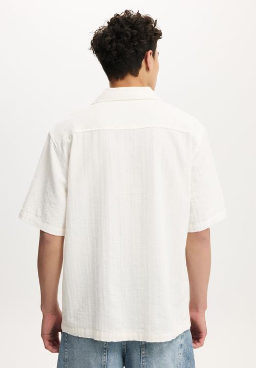 Cotton On - Washed Box Fit Short Sleeve Shirt - White