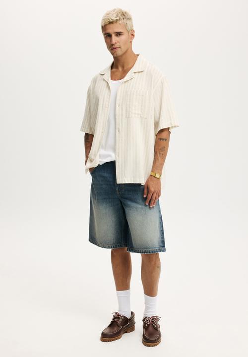 Cotton On - Textured Short Sleeve Shirt - Stone Textured Stripe