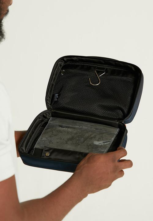 Freedom of Movement - Wash Bag - Navy