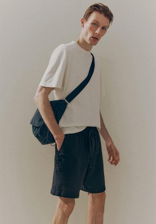 H&M - Regular fit woven shorts - dark blue