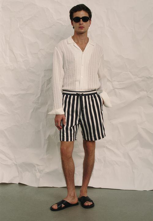 H&M - Regular fit shorts - black & white striped 