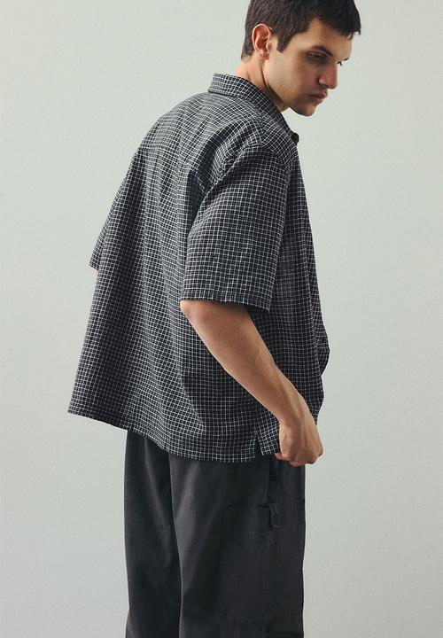 H&M - Oversized fit short-sleeved linen-blend shirt - black checked