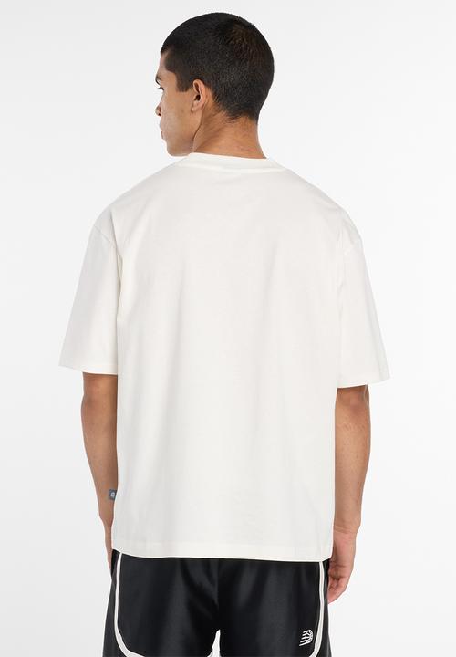 New Balance  - Hoops Championship Graphic Tee - Off White