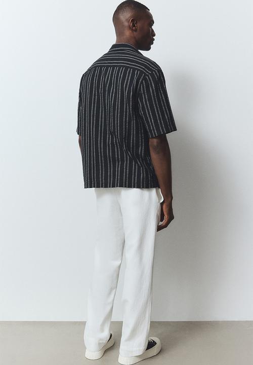 H&M - Regular fit short-sleeved shirt - black/striped