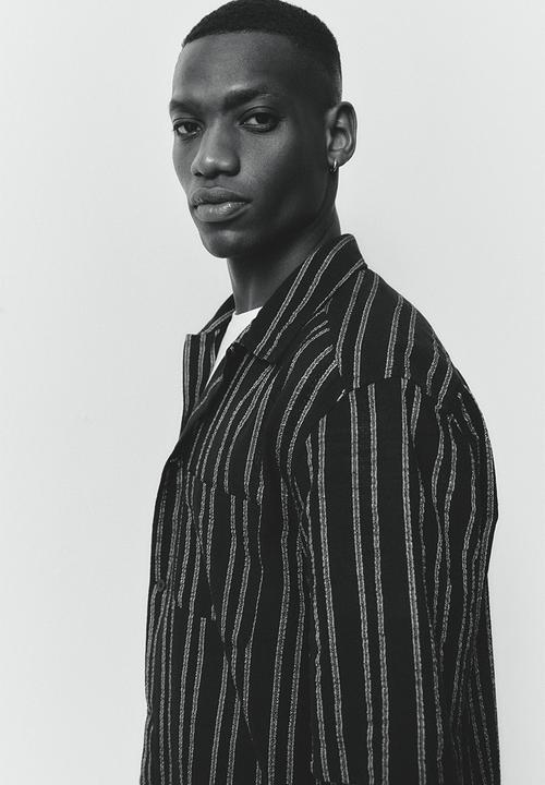 H&M - Regular fit short-sleeved shirt - black/striped