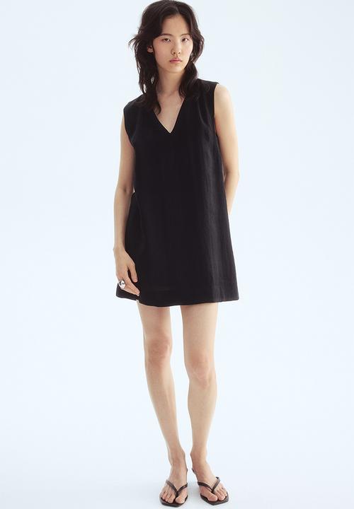 H&M - V-neck shift dress - black