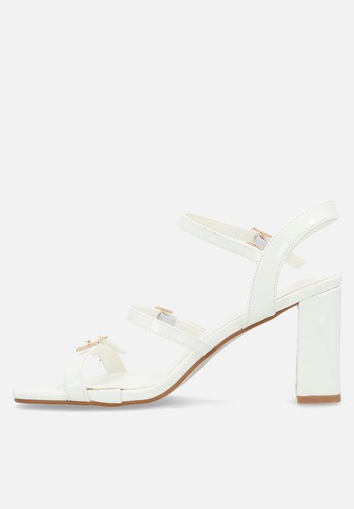 Miss Black - Whistle 1 strappy block heel - white