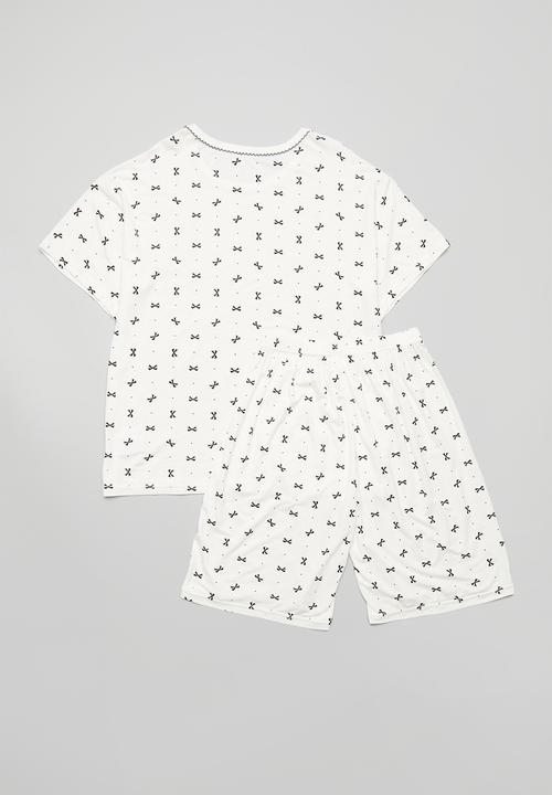 Pop Candy - Shell stitch neckline pj top with shorts- white/bow aop
