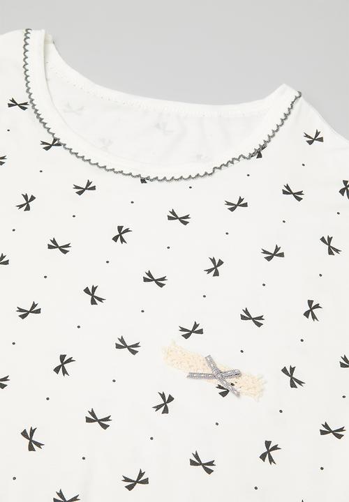 Pop Candy - Shell stitch neckline pj top with shorts- white/bow aop