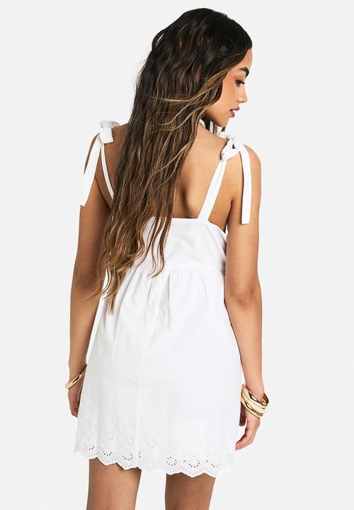 boohoo - Broderie Strappy Tie Detail Mini Dress - White