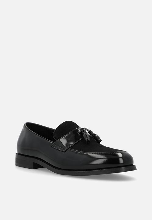 PC - Tassel Slip on - black
