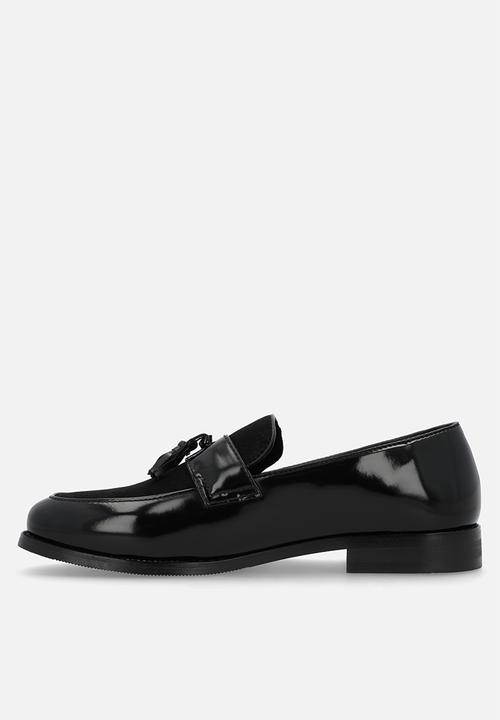 PC - Tassel Slip on - black