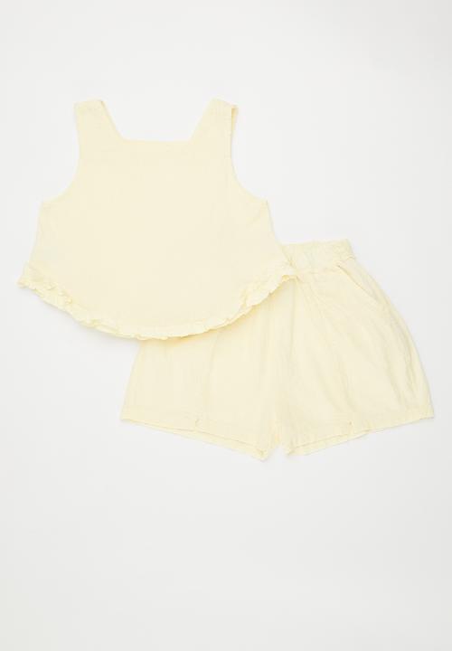 Pop Candy - Square neck ruffle hem top with semi-slit shorts - butter yellow