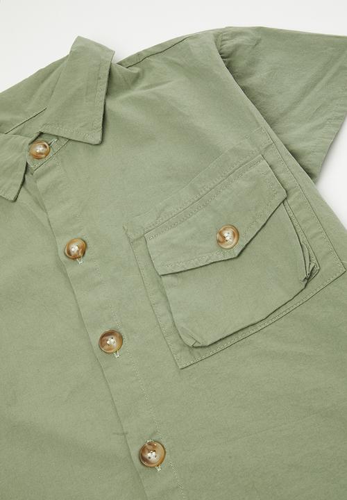 Pop Candy - Cargo style shorts with shorts - asparagus green