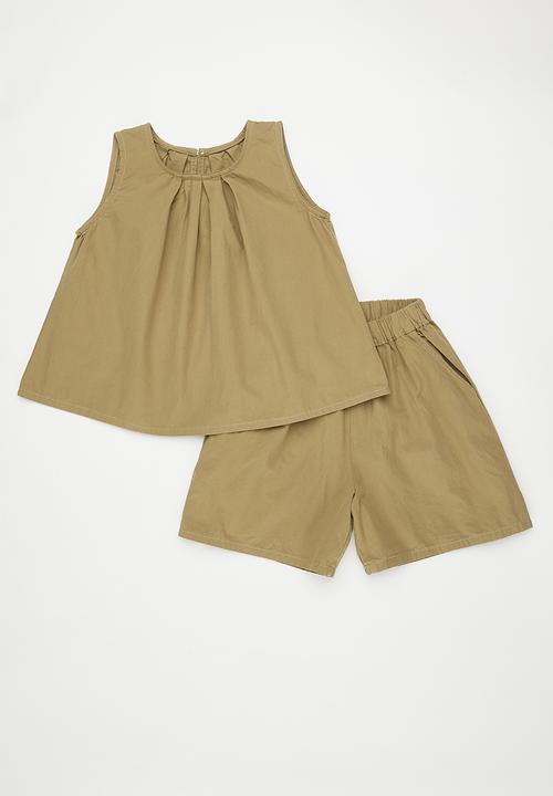 Pop Candy - Knife pleated top with bermuda shorts - tan