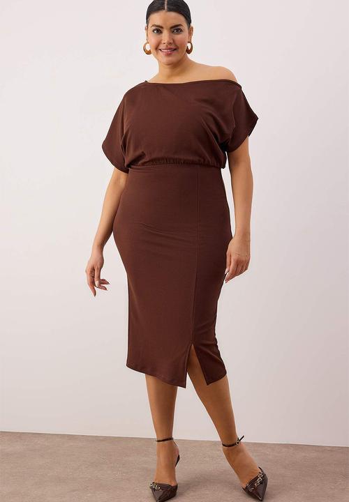 Trendyol - Plus size one shoulder midi dress - brown