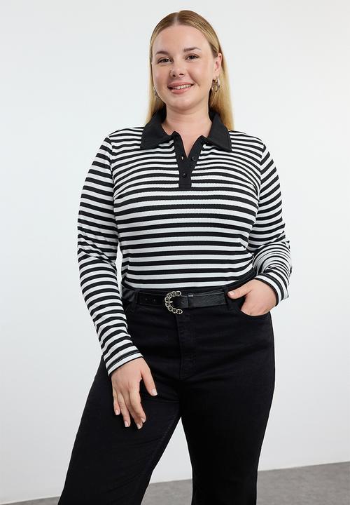 Trendyol - Plus size striped knitted blouse - black & white