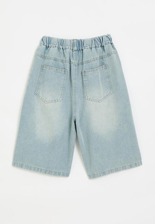 Pop Candy - Stonewash denim shorts with embroidered hearts - light blue