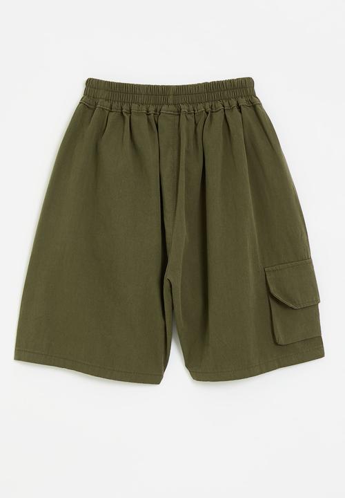 Pop Candy - Shorts with low rise pockets - reseda green