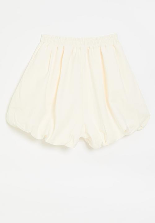 Pop Candy - Bubble shorts with slanted inset pockets - cream