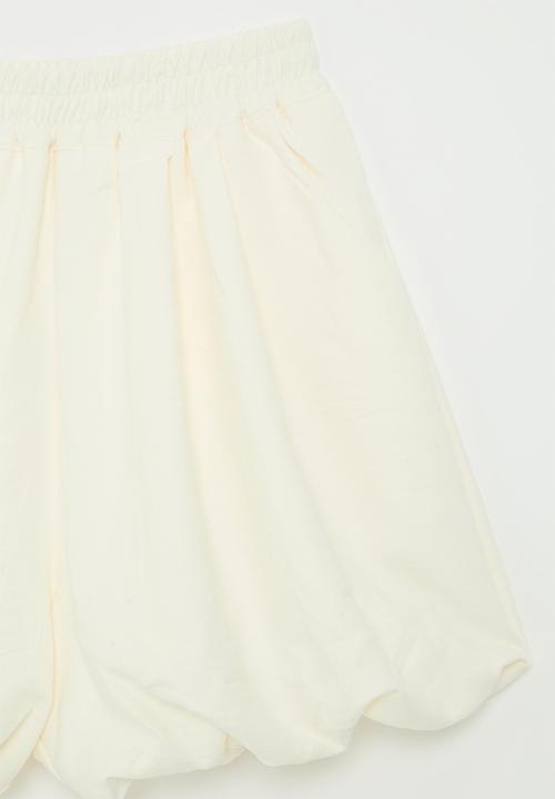 Pop Candy - Bubble shorts with slanted inset pockets - cream