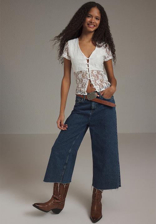 Trendyol - Lace V-Neck Button Up Top- Ecru