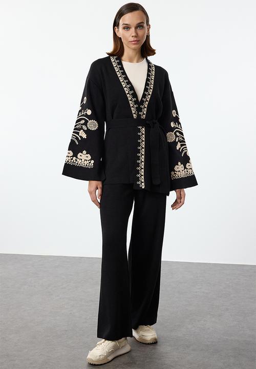 Trendyol - Double Breasted Collar Embroidered Belted Knitwear Suit Set - Black