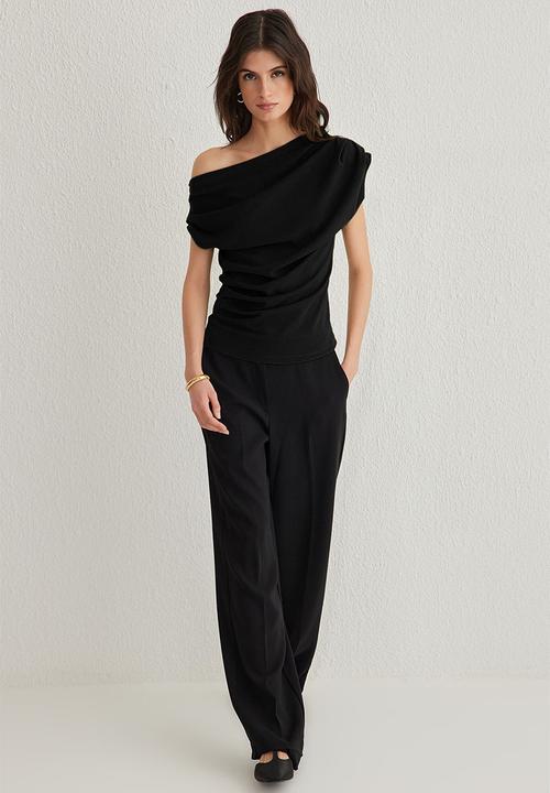 Trendyol - Knitted Blouse with Asymmetrical Neckline and Drape Detail - Black