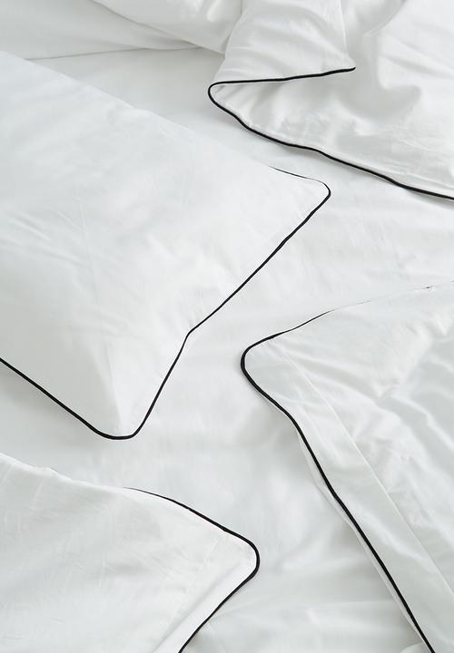 Sixth Floor - Black piping cotton duvet set