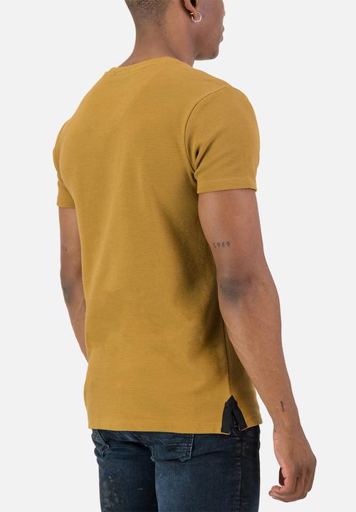 S.P.C.C - Avery Tee  - Slimline Fit Fashion Tees Medallion - Mustard