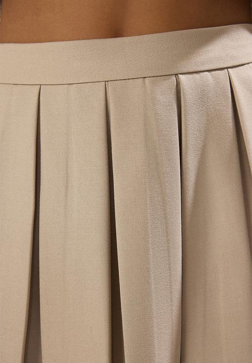 Trendyol - V-Neck Vest and Pleated Skirt Woven Bottom-Top Set - Beige