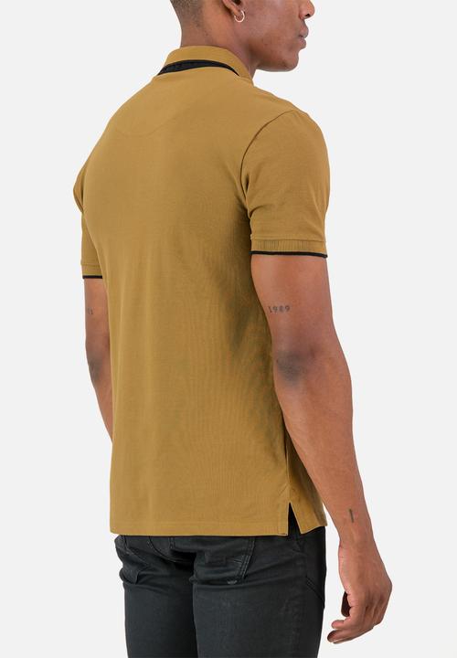 S.P.C.C - Amos Golfer  - Slimline Fit Signature Polos Medallion - Mustard