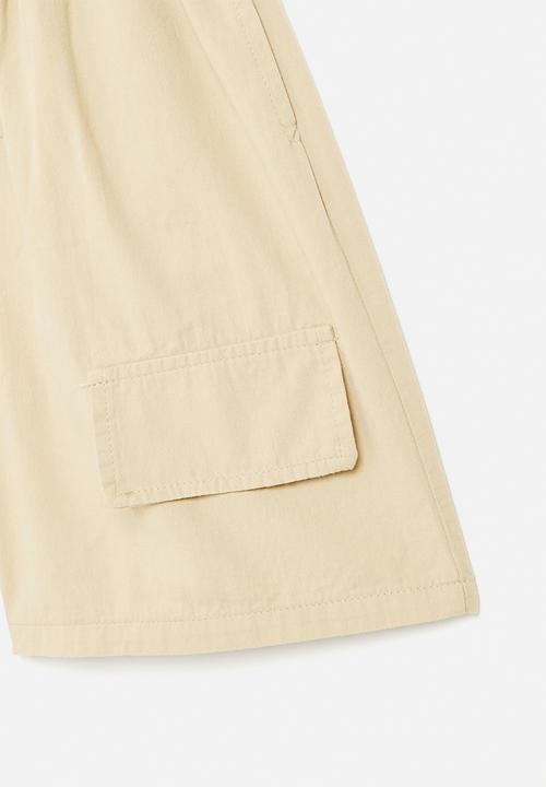 Pop Candy - Shorts with low riding pockets - beige