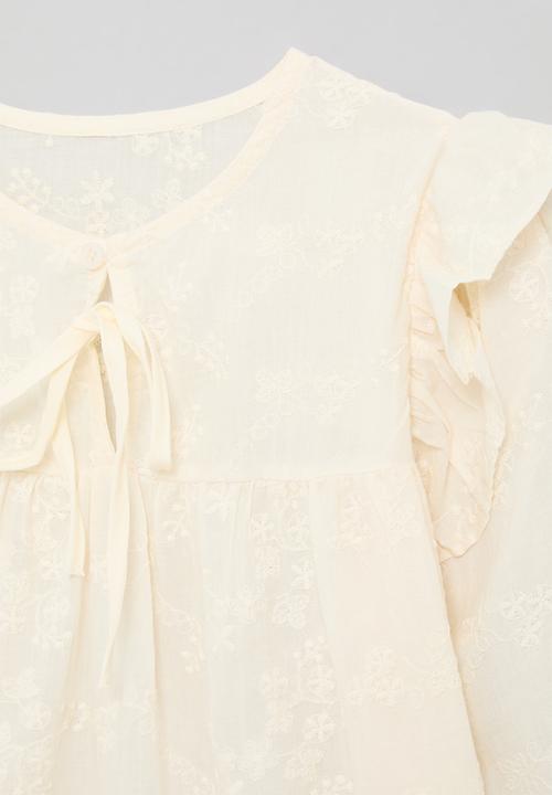 Pop Candy - Broderie ruffle sleeve top - seashell