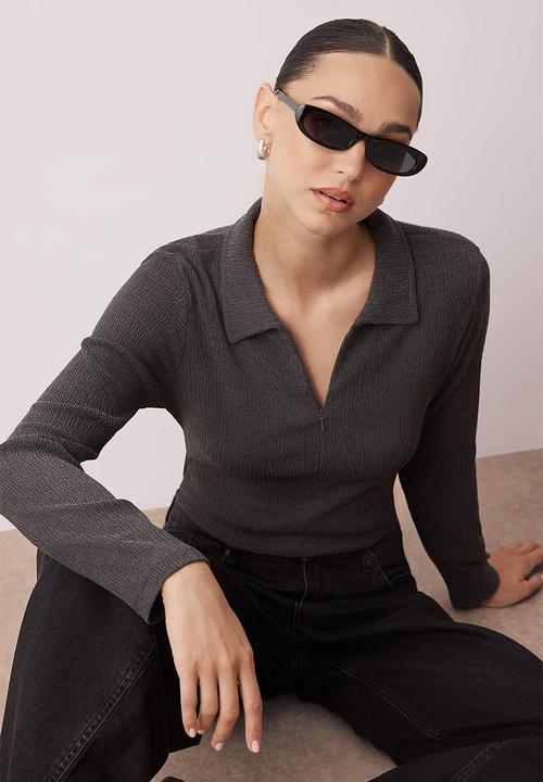 Trendyol - Textured Polo Collar Zippered Body Fitted Stretchy Knitted Blouse - Black