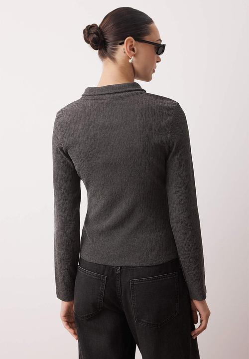 Trendyol - Textured Polo Collar Zippered Body Fitted Stretchy Knitted Blouse - Black