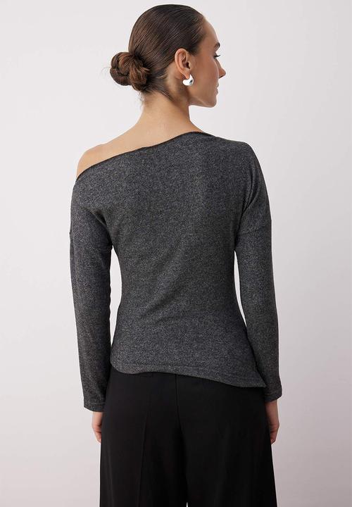 Trendyol - Asymmetric Collar Soft Knitted Blouse - Black