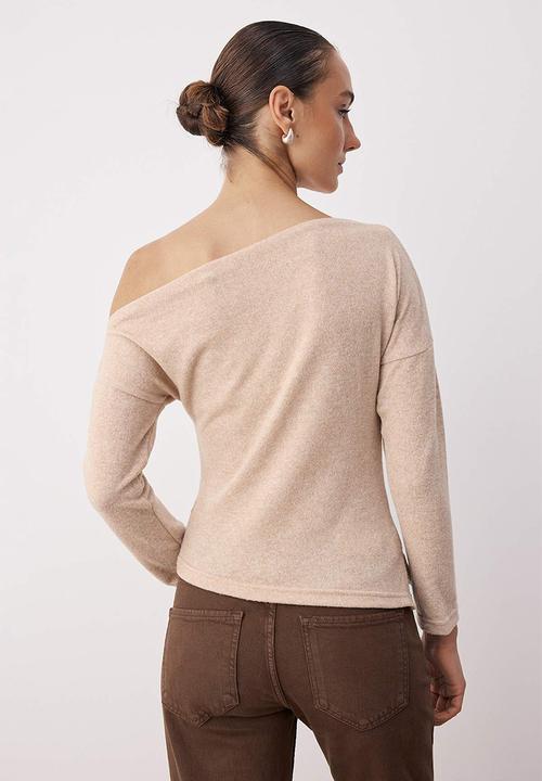 Trendyol - Asymmetric Collar Soft Knitted Blouse - Beige